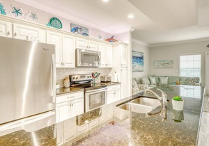 Bright Townhome Steps from the Sand W/Shared Pool, Ocean View & Private Balcony