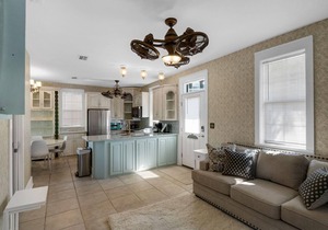 BUNGALOWS @ SEAGROVE! COMMUNITY POOL! CLOSE TO THE BEACH!