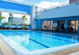Charming overview studio by Greenbelt (Netflix & pool)