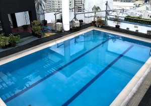 Charming overview studio by Greenbelt (Netflix & pool)