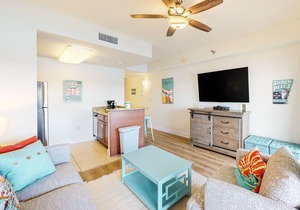 Classy condo with lake view, pools, hot tubs & seasonal beach service