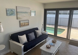 Coastal 3/2, Pool, 2 Smart TVs, 5 Bikes, Near Beach, Pet Friendly, Sleeps 8+