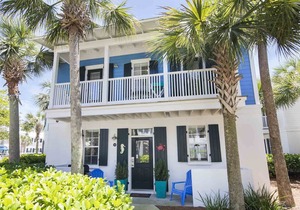 Coastal Bungalow, Near Beach with Pool