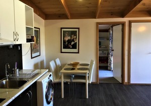 Comfy & roomy 2 Bed Room unit 1 @ beachside Dodges. Just 30 min from Hobart