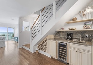 Corner GULF FRONT unit and Renovated - Endless Gulf Views - `Sea You Again`