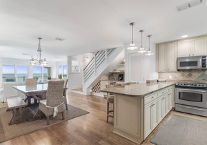 Corner GULF FRONT unit and Renovated - Endless Gulf Views - `Sea You Again`