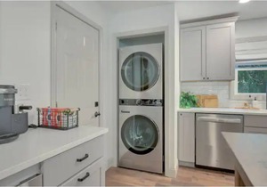 Creekside bungalow with a hot tub, walking distance to downtown Nashville