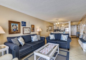 Destin on the Gulf 501 is a Beautiful Gulf Front 5th Floor with Free Beach Servi