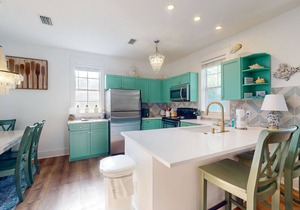 Dog-friendly bungalow with on-site pool, hot tub, free WiFi, and washer/dryer