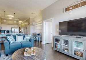 Elegant condo with 2 community pools, hot tub, & beach access across the road