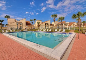 Family Tropical Paradise! Gated / Across from Beach