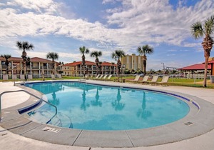 Family Tropical Paradise! Gated / Across from Beach