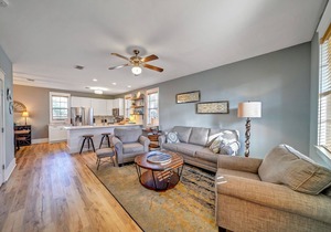 Gated, Dog Friendly, 3 Pools, Hot Tub, Screened Balcony!