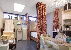 Great Deal! 2 Comfy Units, Close to Parks, Pool, Free Breakfast!
