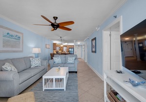✨Gulf Views~Renovated~Seasonal Beach Service~Pool~2BR Destin on the Gulf 401