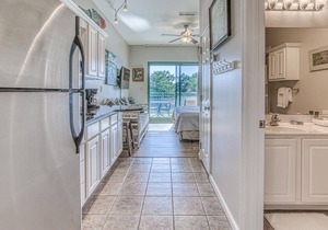 Inn at Seacrest 201 on 30A, Seacrest Beach, balcony, King Bed, all new !