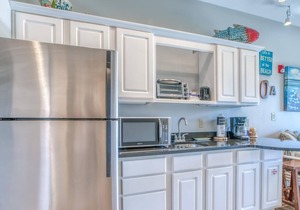 Inn at Seacrest 201 on 30A, Seacrest Beach, balcony, King Bed, all new !