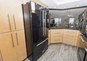 IR 402 Is a Gorgeous Gulf Front 2 br/2bath w/washer & dryer