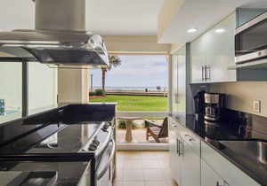 Latitude 3 - Spectacular oceanfront views!2BD/2BA. Sleeps 6