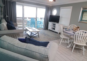 Mistral 8🌴☀--Gulf Front, Beautiful Views with Private Beach