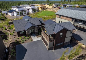 NEW BEND HOME ~ great for groups ~ resort pool ~ concert shuttle ~ W/D ~ 🐶