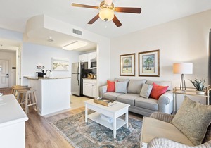 Newly renovated fourth-floor studio w/spectacular views, shared hot tub, & pool