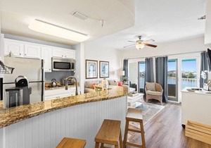 Newly renovated fourth-floor studio w/spectacular views, shared hot tub, & pool