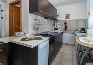 Nice apartment in Smrika with kitchen