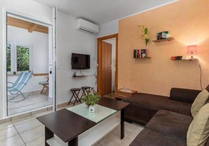 Nice Apartment In Smrika With Kitchen