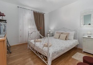 Nice Apartment In Smrika With Kitchen