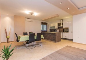 Nice home in Labin with house sea view