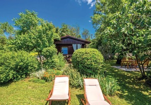 Pet friendly home in Smrika with WiFi