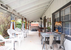 Pet-friendly, renovated, walk to downtown.