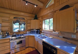 Running Wolf Cabin – 2 BR w/trail access, pool/hot tub
