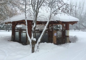 Running Wolf Studio – trail access, pool/hot tub, private balcony