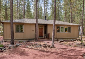 Rustic cabin bungalow with FREE waterpark & pool passes included!