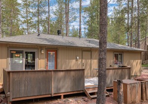 Rustic cabin bungalow with FREE waterpark & pool passes included!