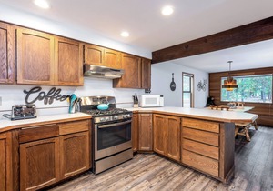 SAND01 - Great Home, A/C, Hot Tub, Bikes, Ping Pong, Dog Friendly