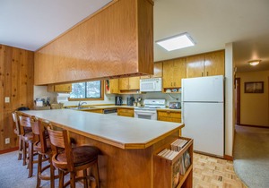 Spacious Cabin with an epic Game Room Hot Tub - QUAR13