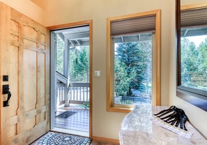 Spacious home with SHARC passes, private hot tub, and deck