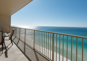 Spacious Tropical Oceanfront Condo - Unit 1806 by RedAwning
