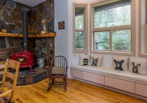 Steps from the Deschutes, near the Woodlands G.C., Hot Tub, Wood Stove - GANN15