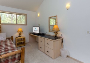 Steps from the Deschutes, near the Woodlands G.C., Hot Tub, Wood Stove - GANN15