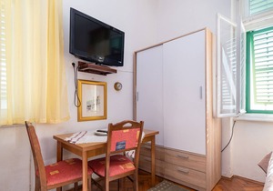 Studio flat near beach Opatija - Volosko, Opatija (AS-7912-b)