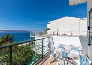 Studio flat with balcony and sea view Lokva Rogoznica, Omiš (AS-18638-a)