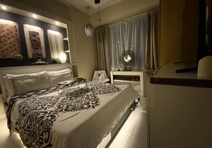 Stunning 1BR Eastwood Condo Suite