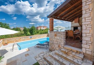 Stunning Home In Lovrecica With Wifi