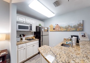 Stylish condo with lake views, bike rentals, & pools - walk to the beach