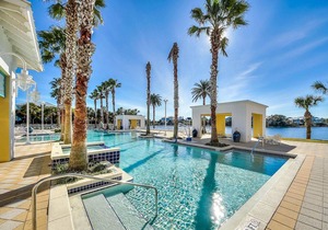 Stylish condo with lake views, bike rentals, & pools - walk to the beach