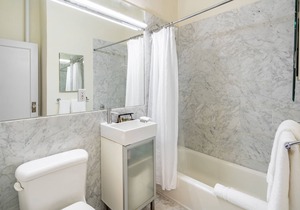 Stylish One Bedroom Near Central Park